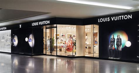 Louis Vuitton store reviews